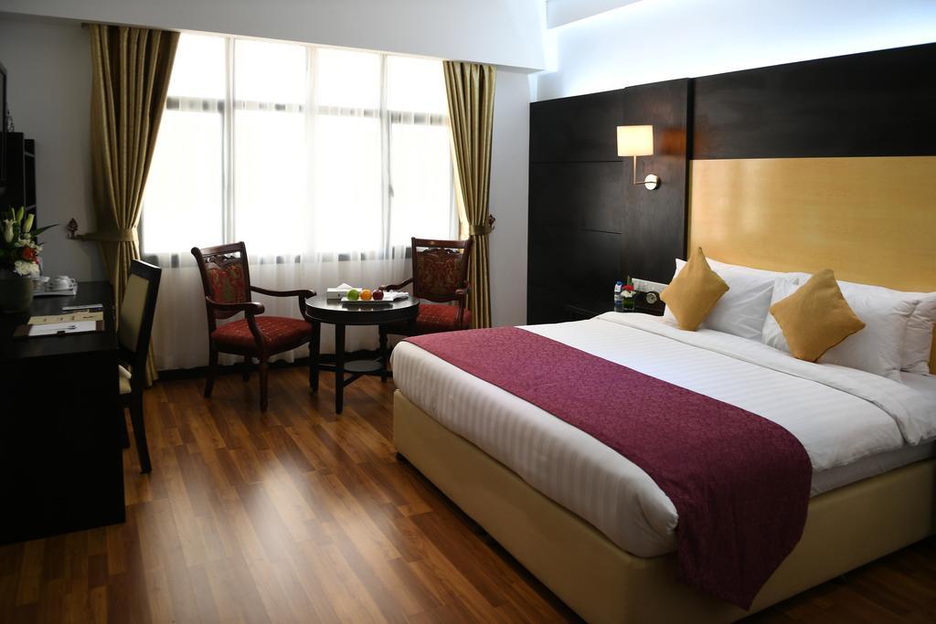 Отель Juffair Gate 4*